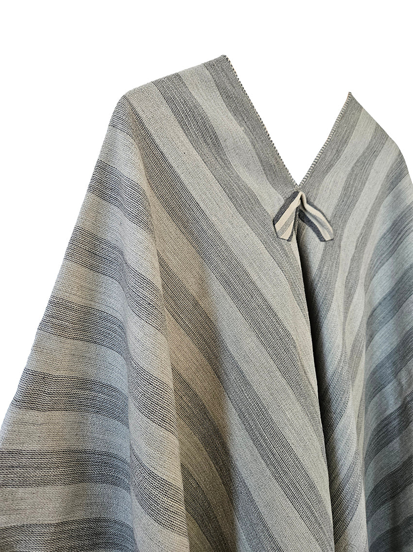 Poncho argentino de lana Malcante tejido a mano