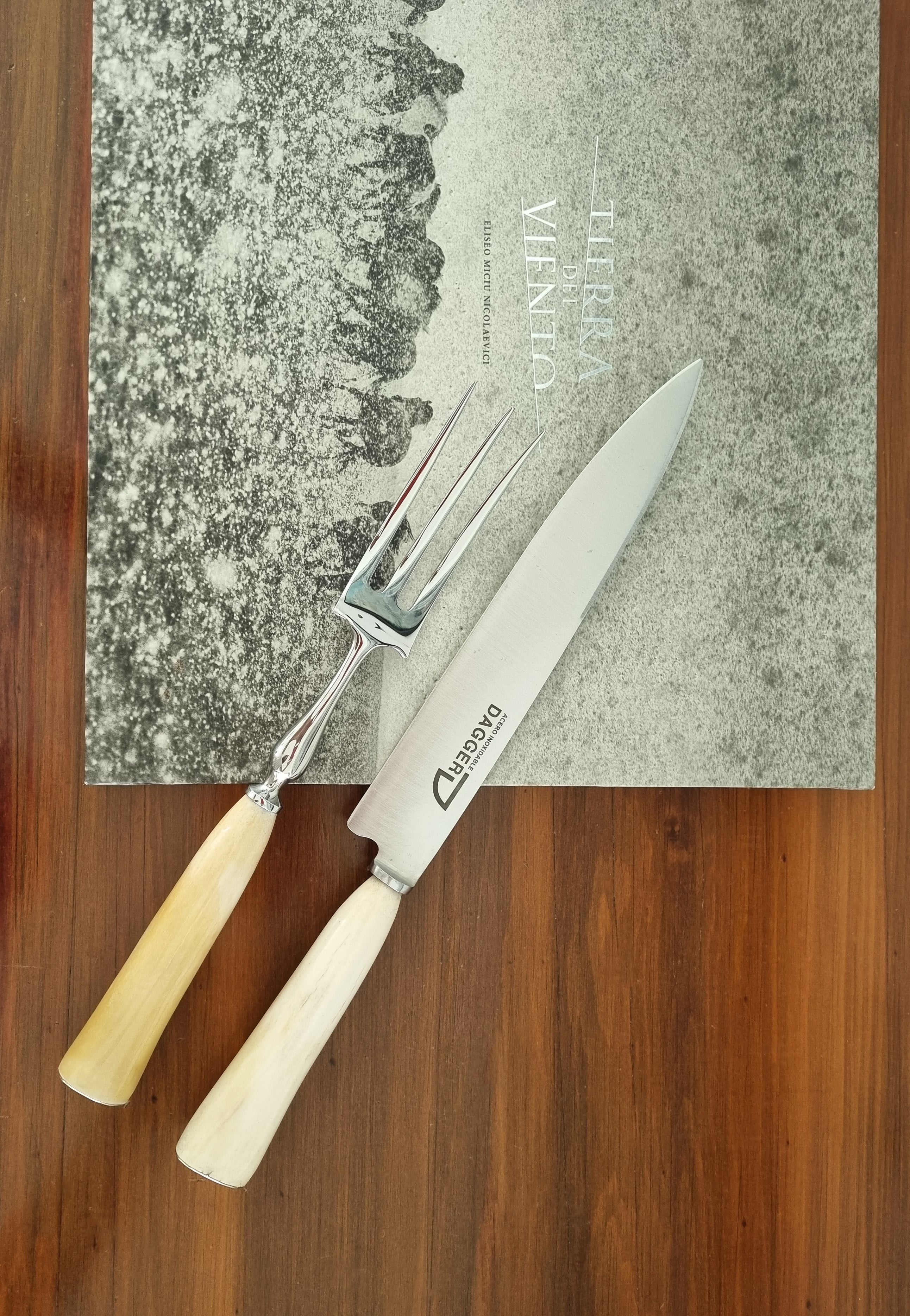 Premium BBQ carving set with 8 inch knife blade