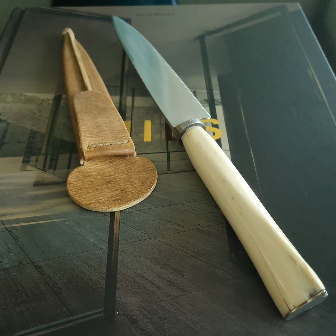 Ñandú bone knife with alpaca details